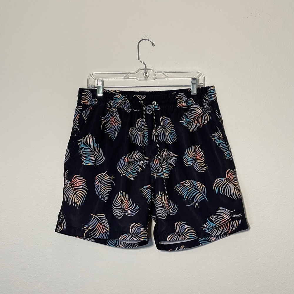 Shorts or swim trunks size L